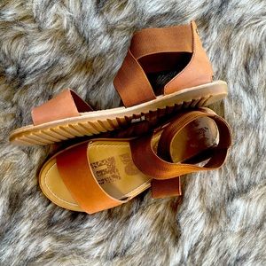 Sorel Ella sandal size 6- brand new without box
